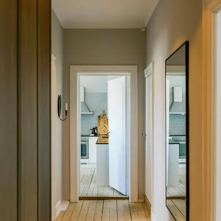 Apartament Designer Flat With Courtyard Balcony In