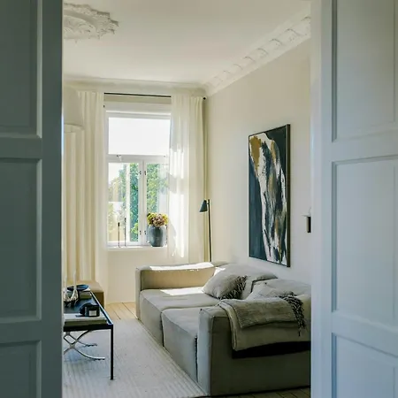 Apartament Designer Flat With Courtyard Balcony In