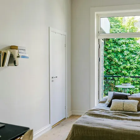 Apartament Designer Flat With Courtyard Balcony In