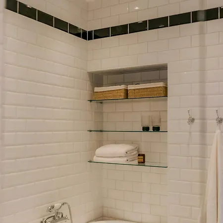 Designer Flat With Courtyard Balcony In Apartament Oslo